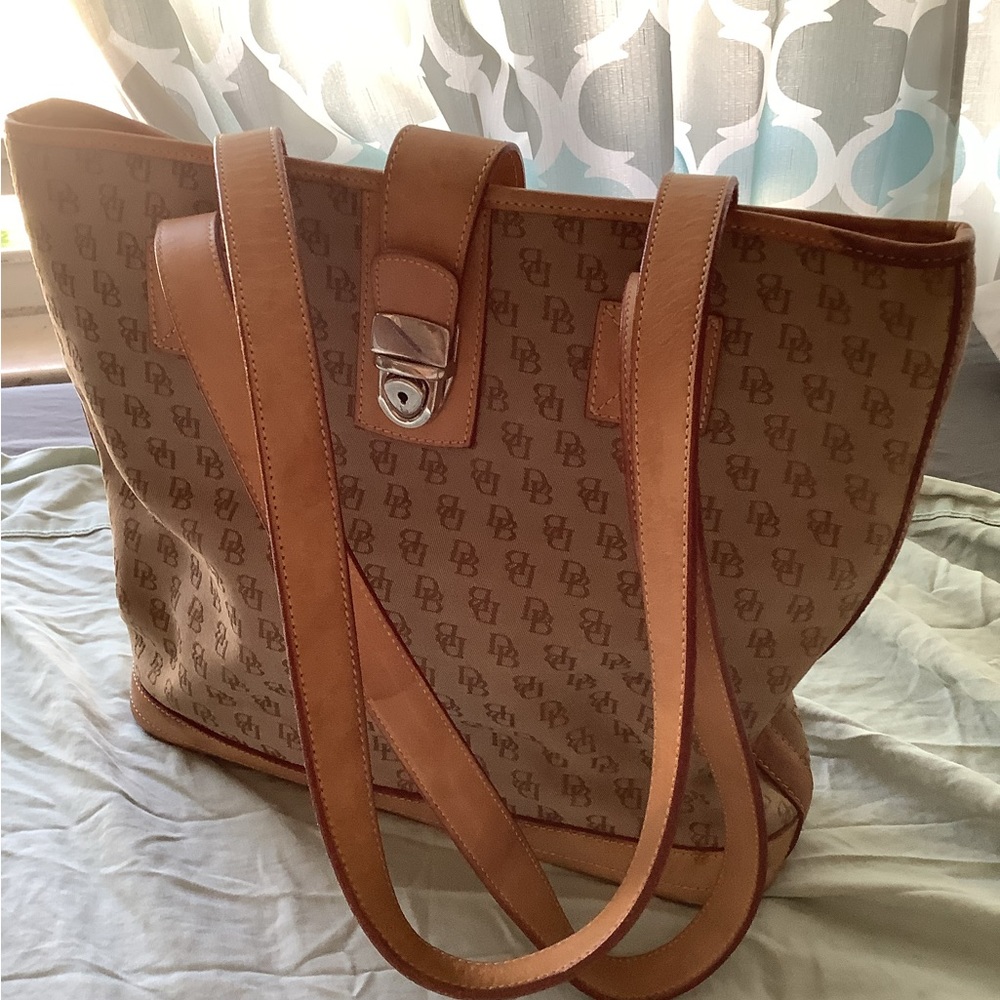 🌾 Dooney & Bourke Tote